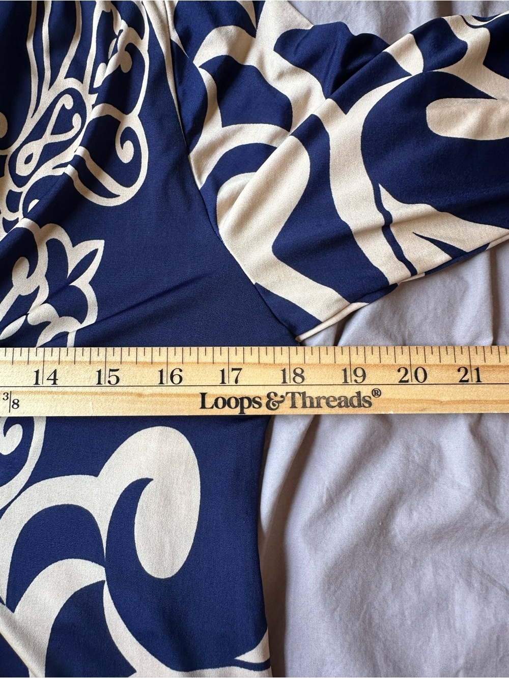 Olian Print Empire Waist Maternity Long Sleeve Maxi Dress Size Medium Navy Tan - Picture 6 of 7